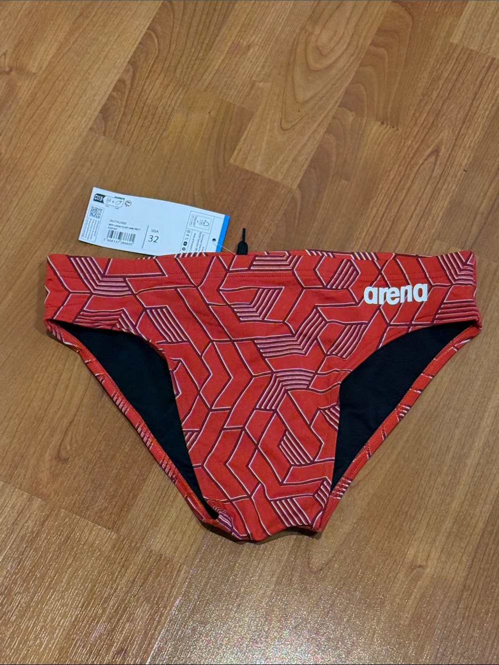 Men’s Arena Escape Swim Briefs Team Red Size 32 NWT
